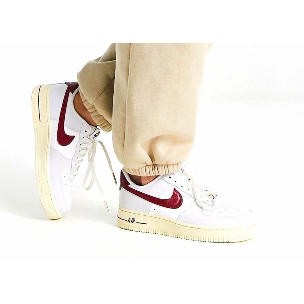 Nike Air Force 1 Low 07 SE Photon Dust Team Red Women’s 11.5 / Men 10 / 28.5 CM